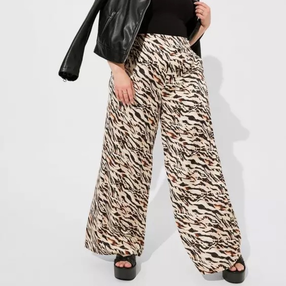 torrid Pants - Torrid Satin Pull On Wide Leg Pant Size 1X